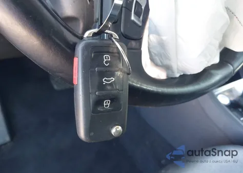 2018 Volkswagen Passat 2.0T Se z USA, uszkodzony, nr VIN 1VWBA7A36JC030995